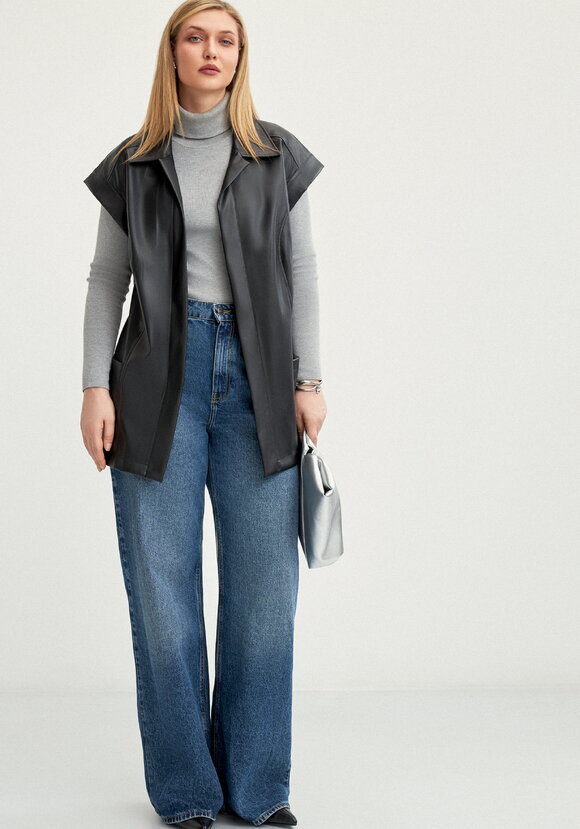 Жилет из эко-кожи на запах шир.  580, рис. 2