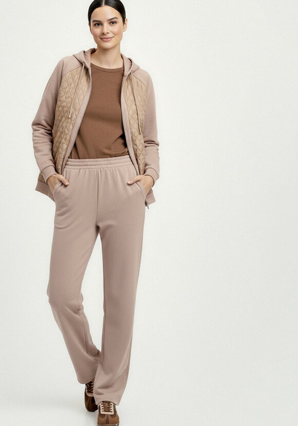 Брюки прямые трикотажные на резинке шир.  580, рис. 33