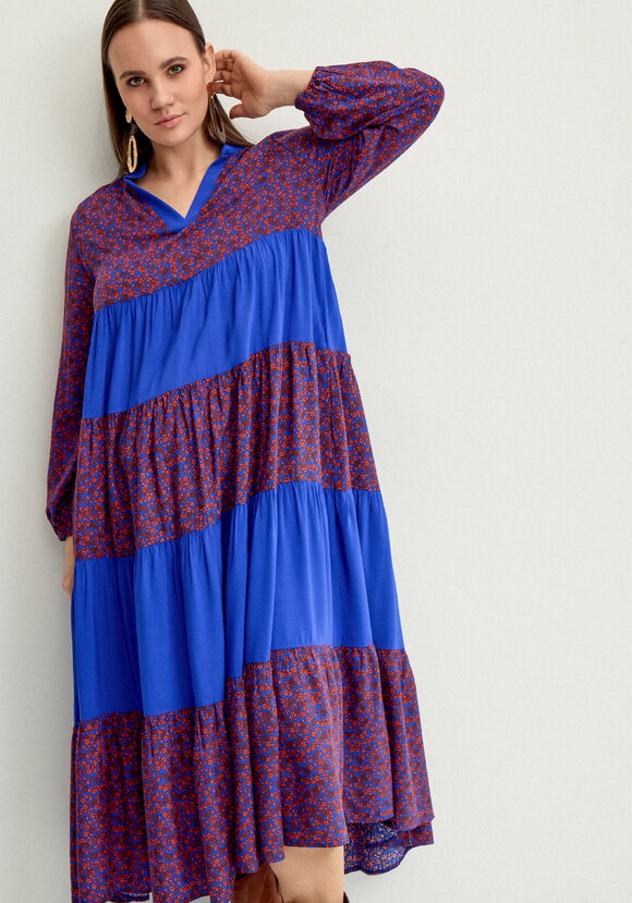 Платье с ярусами и V-образным вырезом шир.  580, рис. 9