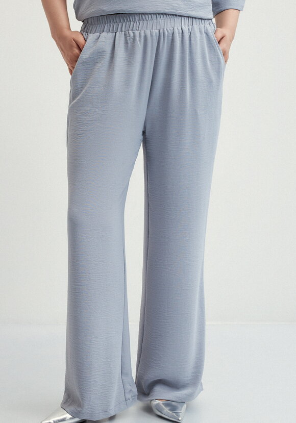 Костюм брючный с лаконичным принтом шир.  580, рис. 32