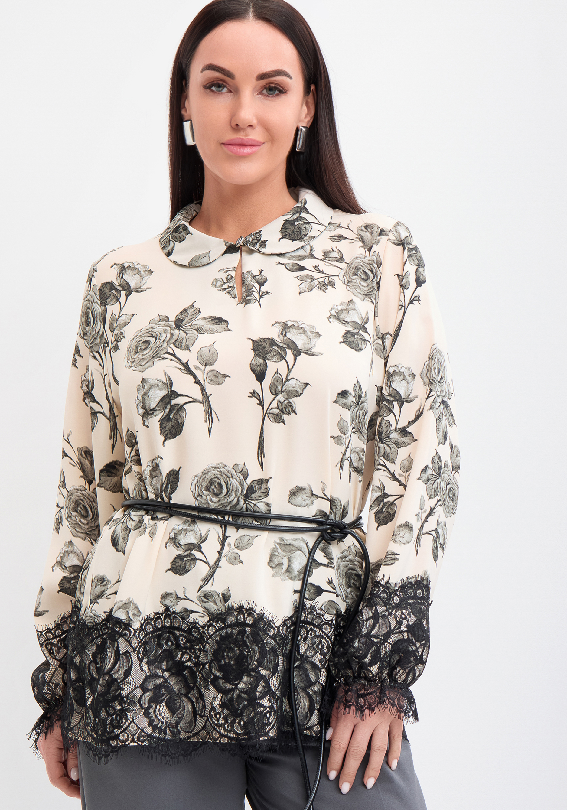 Блуза с кружевом и цветочным принтом 3599₽