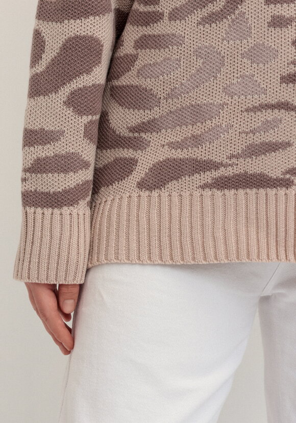 Джемпер с асимметричным расположением рисунка шир.  580, рис. 16