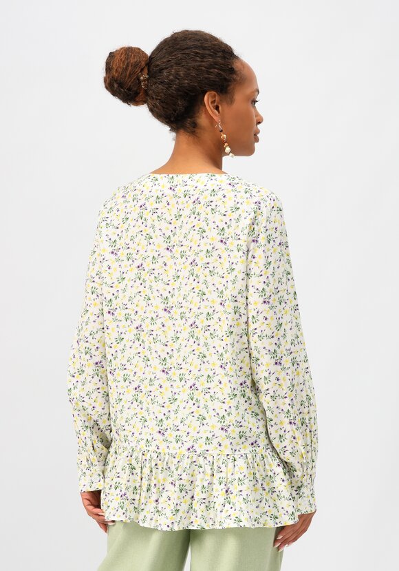 Блуза со складками впереди шир.  580, рис. 11