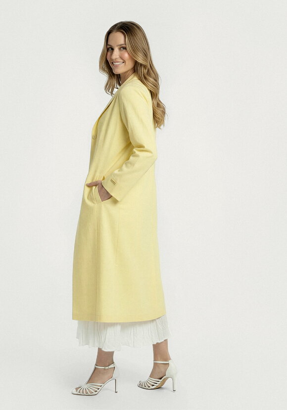 Тренч с цельнокройным воротником на пуговицах шир.  580, рис. 10