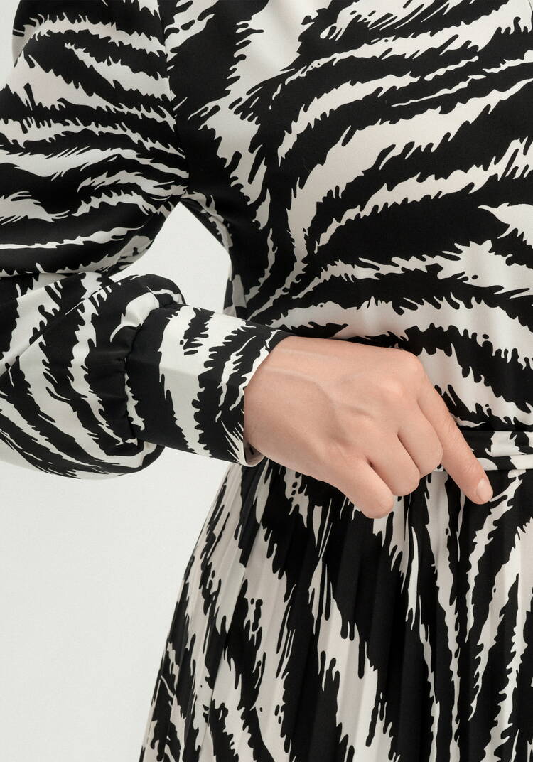 Платье с плиссированной юбкой шир.  750, рис. 12