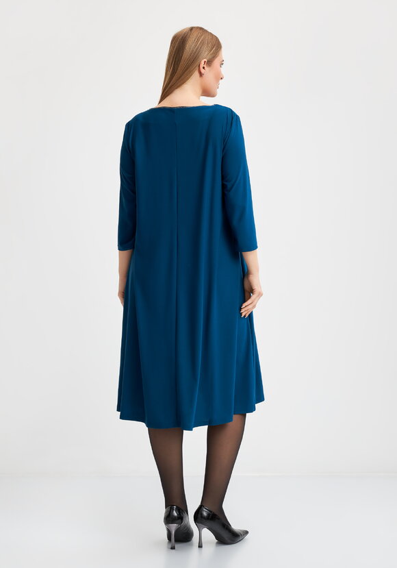 Платье с тесьмой из страз шир.  580, рис. 8