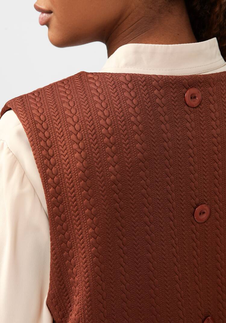 Жилет из фактурной трикотажной ткани шир.  750, рис. 5