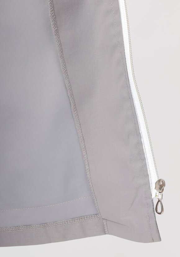 Ветровка с ажурной кокеткой шир.  580, рис. 45