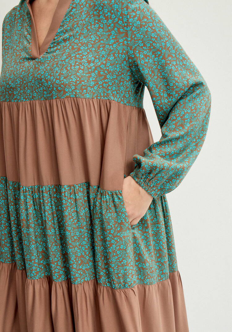 Платье с ярусами и V-образным вырезом шир.  750, рис. 29