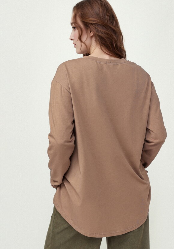 Туника свободного силуэта с разрезами шир.  580, рис. 24