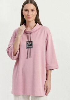 Блуза с декором по горловине