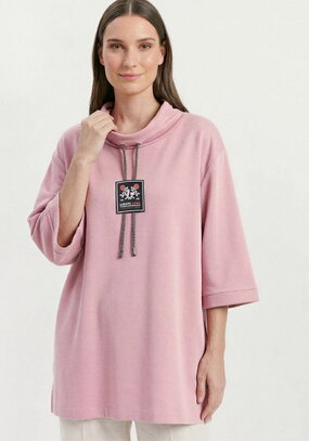 Блуза с декором по горловине