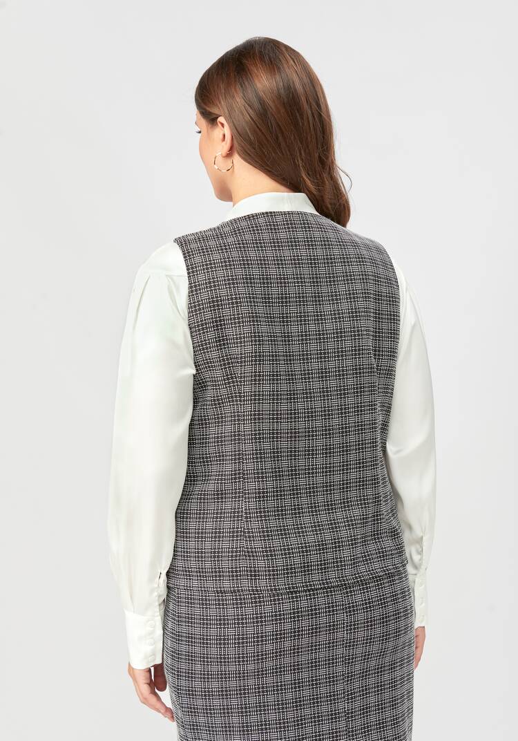 Жилет на пуговицах из фактурной ткани шир.  750, рис. 3