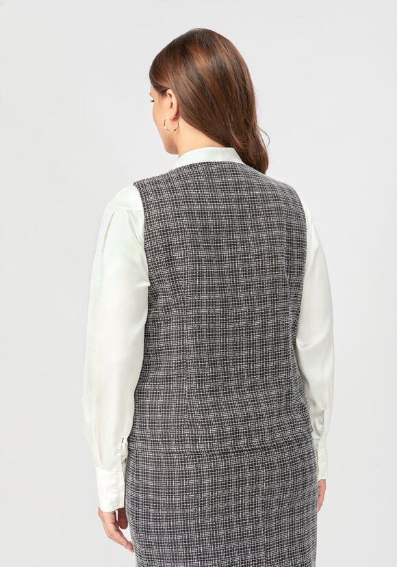 Жилет на пуговицах из фактурной ткани шир.  580, рис. 3