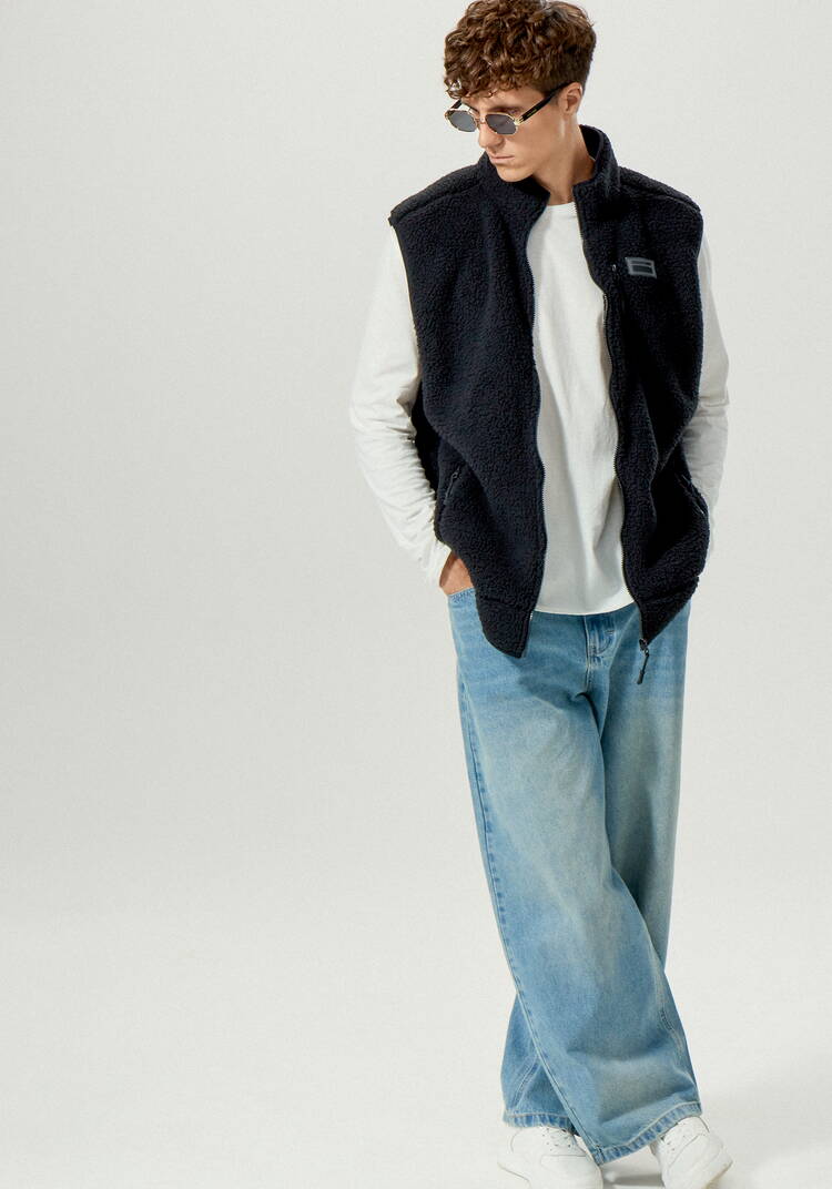 Жилет утеплённый с карманами на молнии шир.  750, рис. 10