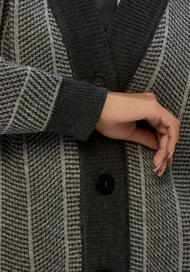 Кардиган монохромный с вертикальной полосой шир.  750, рис. 5