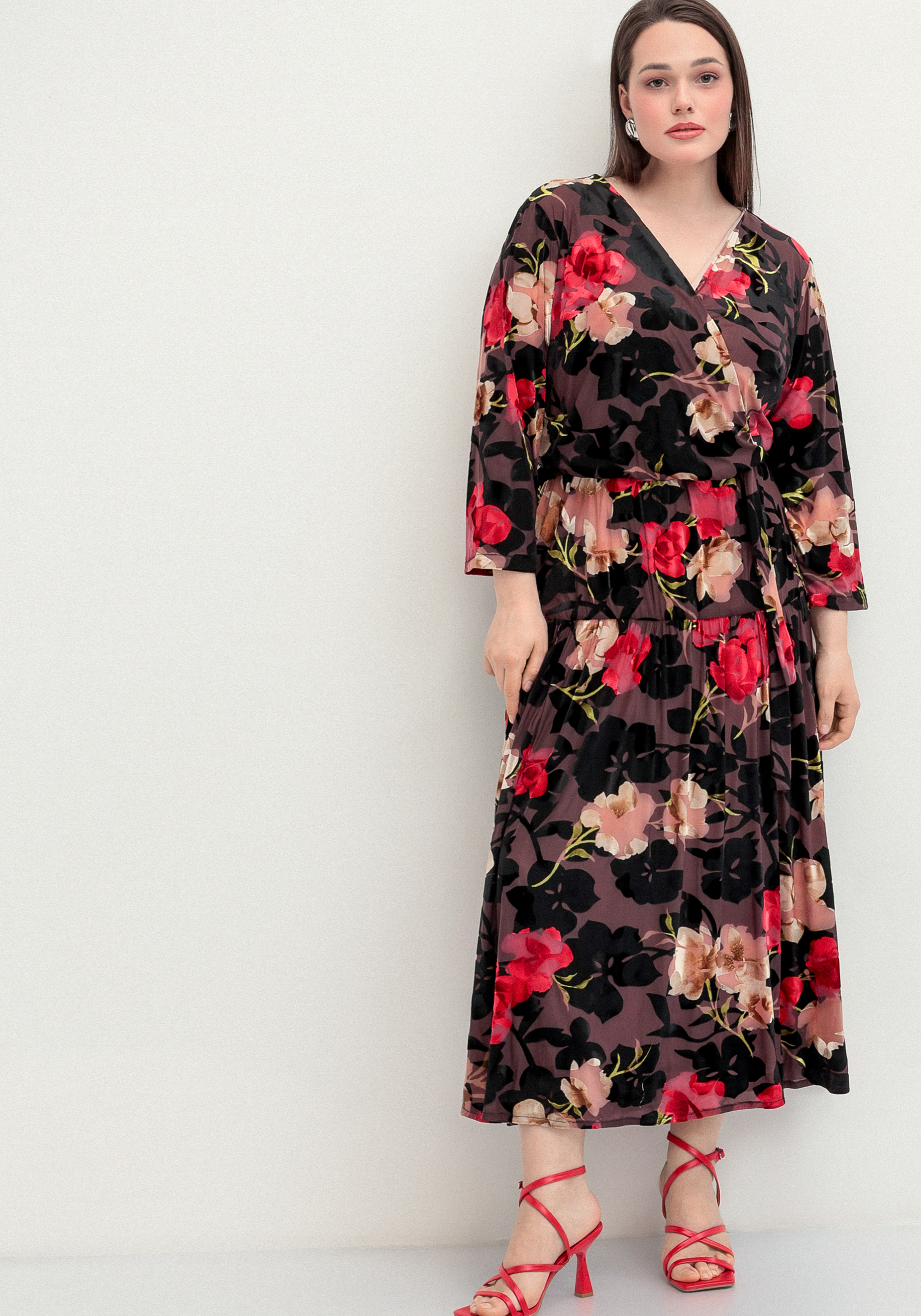 Платье с цветочным принтом на поясе 2799₽