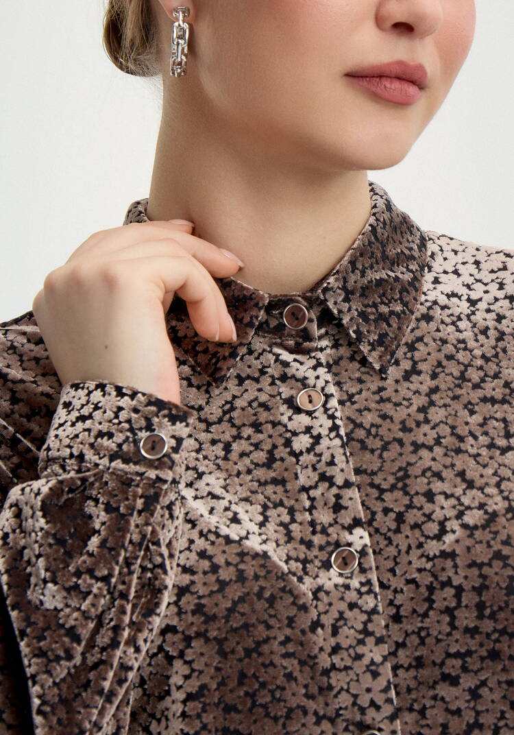 Блуза на пуговицах с фактурной тканью шир.  750, рис. 11