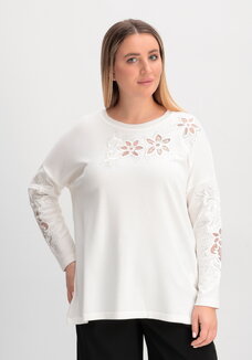 Джемпер с декоративной цветочной вышивкой