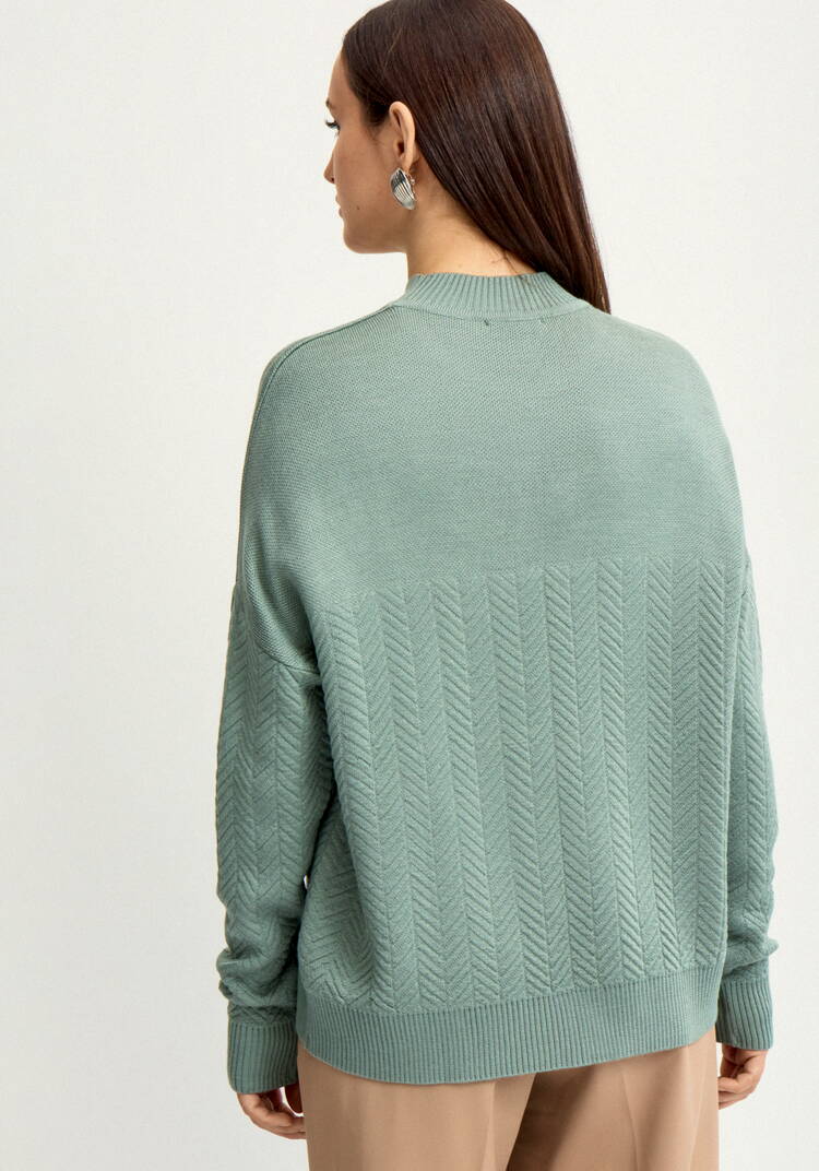 Джемпер с горлом и со спущенным плечом шир.  750, рис. 10