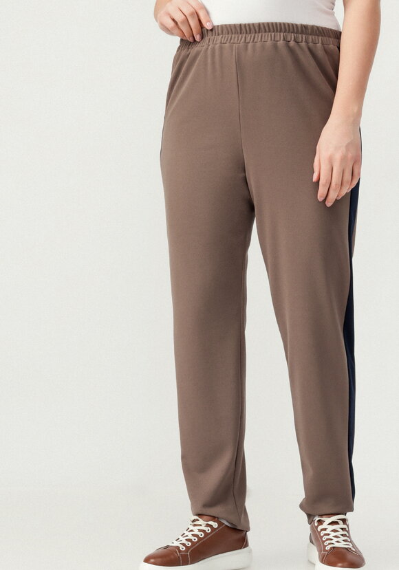 Костюм спортивный (брюки и ветровка) шир.  580, рис. 39