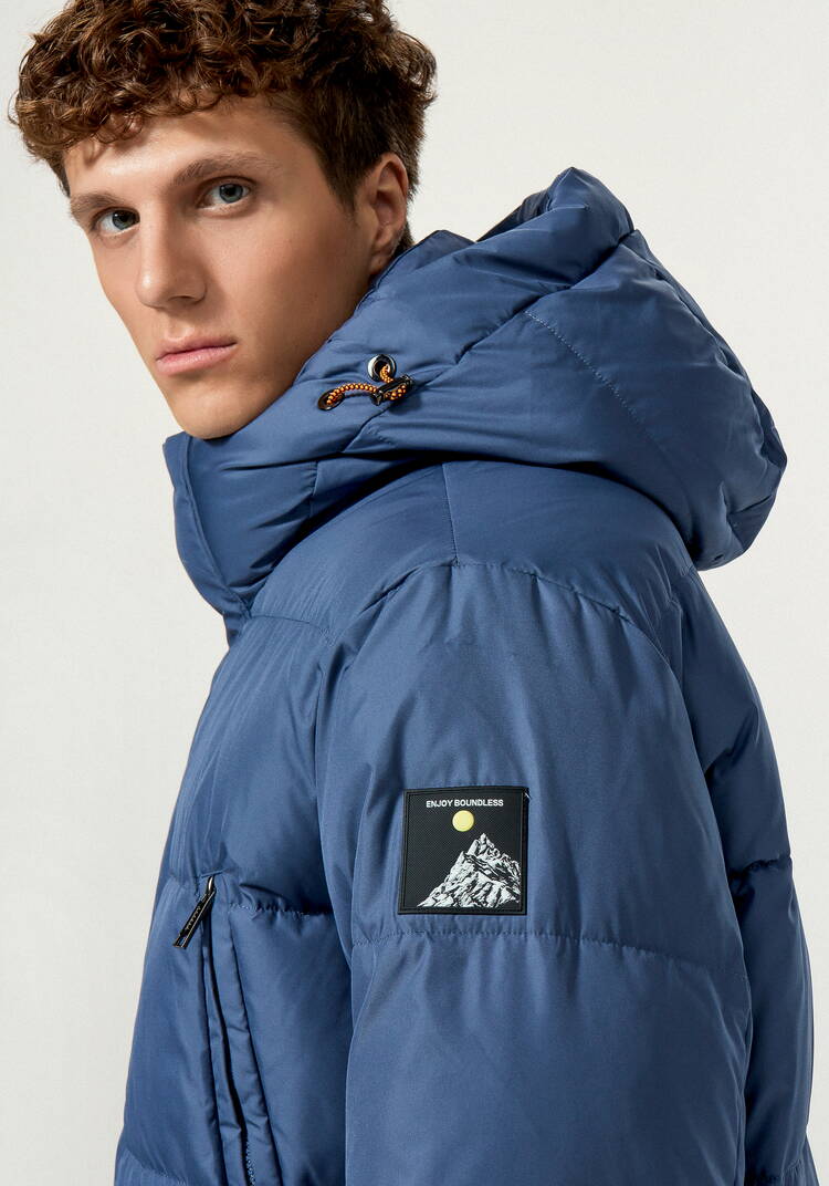 Пуховик стеганый с капюшоном и карманами шир.  750, рис. 19