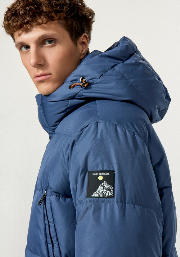 Пуховик стеганый с капюшоном и карманами шир.  580, рис. 19