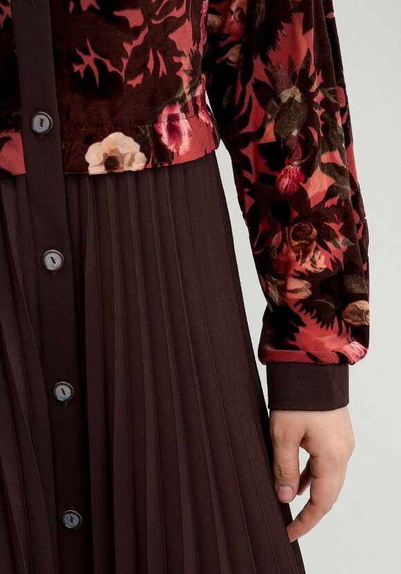 Платье с отрезной кокеткой и юбкой плиссе шир.  580, рис. 21