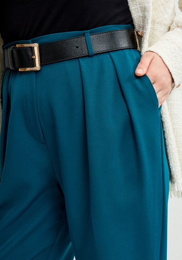 Брюки прямого кроя из костюмной ткани шир.  580, рис. 24