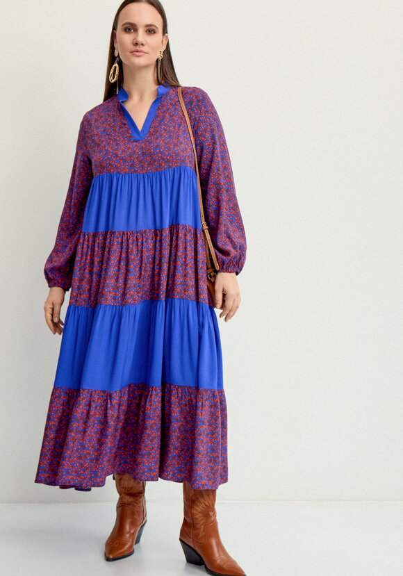 Платье с ярусами и V-образным вырезом шир.  580, рис. 1