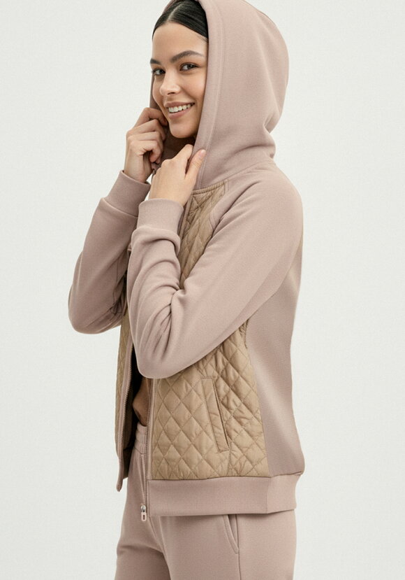 Бомбер с капюшоном из комбинированной ткани шир.  580, рис. 32