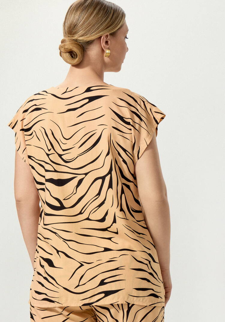 Блуза свободная с полосатым принтом шир.  750, рис. 11