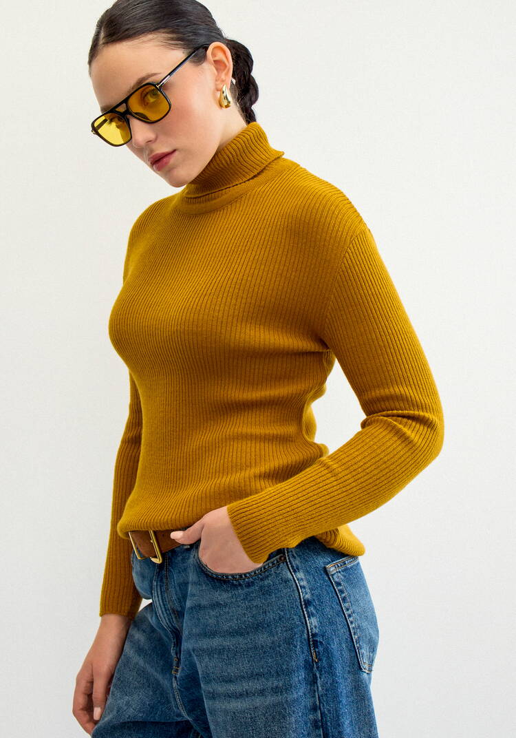 Водолазка в рубчик с высокой горловиной шир.  750, рис. 41