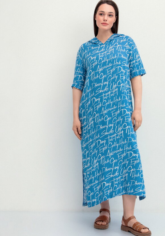 Платье-футболка с капюшоном шир.  580, рис. 28