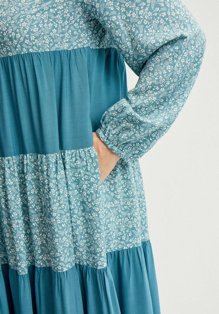 Платье с ярусами и V-образным вырезом шир.  750, рис. 22