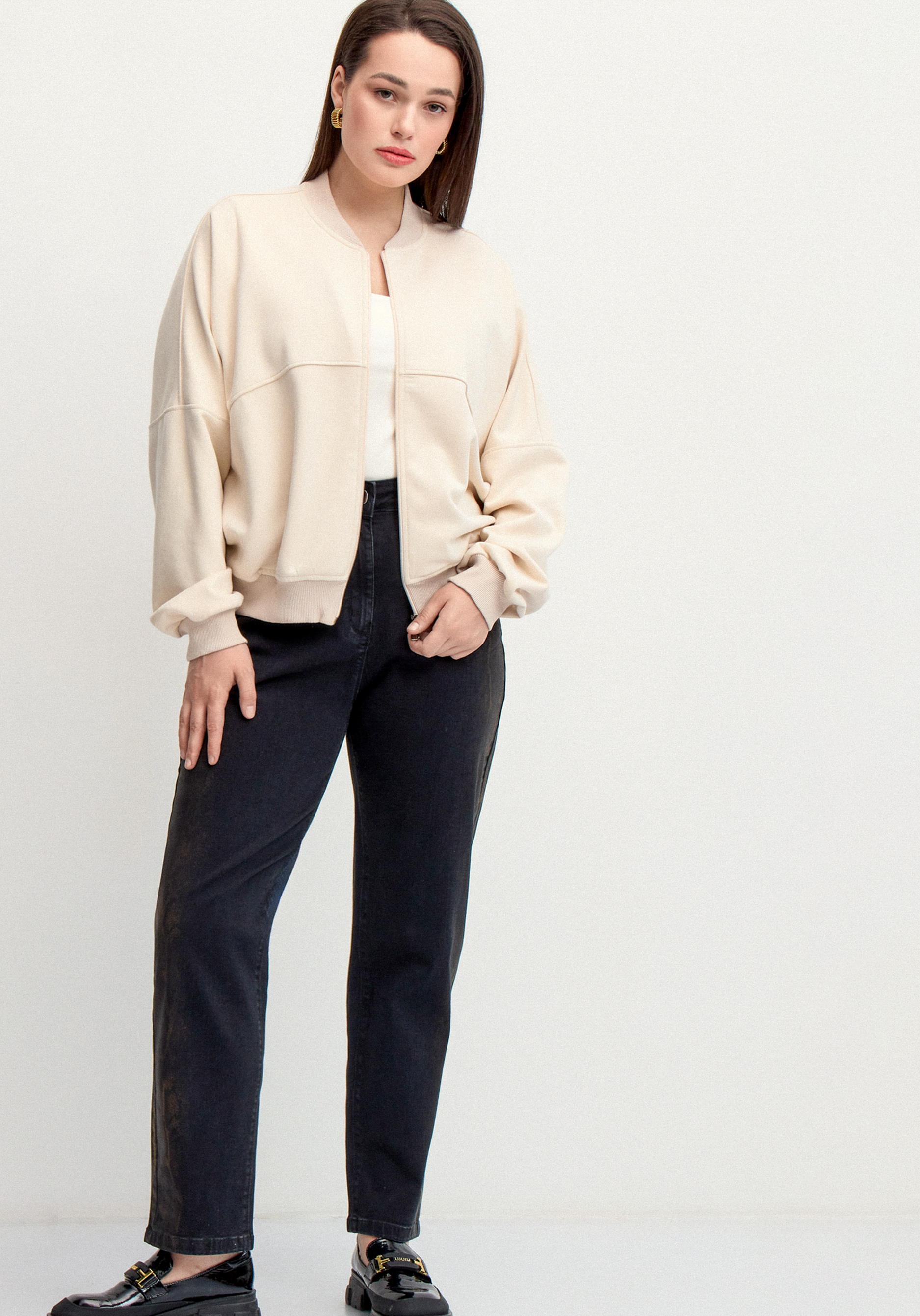 Джинсы со змеиным принтом и напылением 10999₽