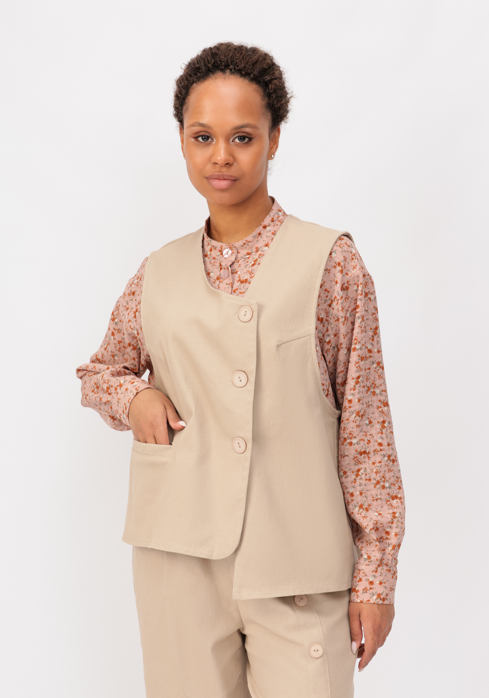 

Жилет с асимметричной застёжкой, Бежевый