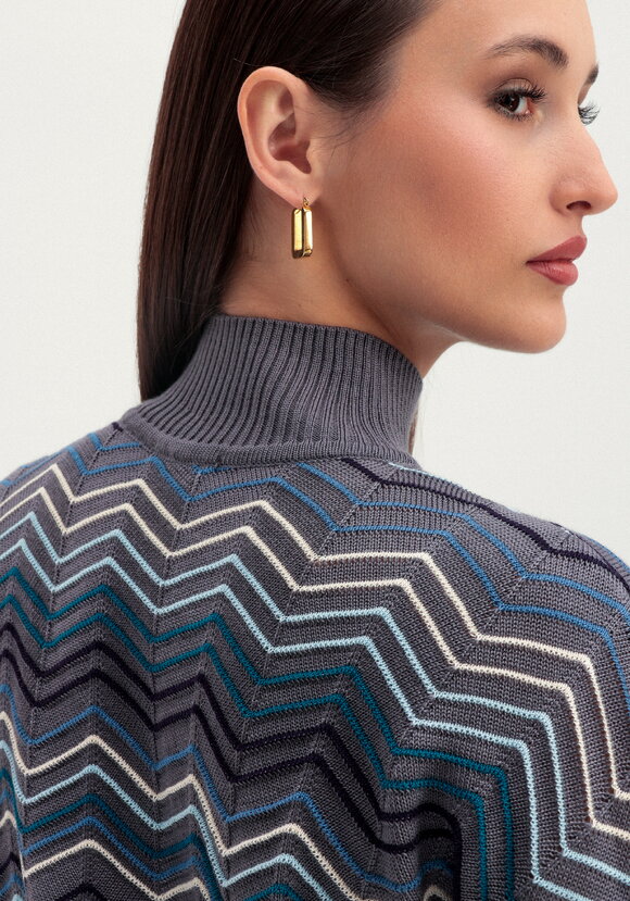 Свитер с высоким горлом и принтом зигзаг шир.  580, рис. 28