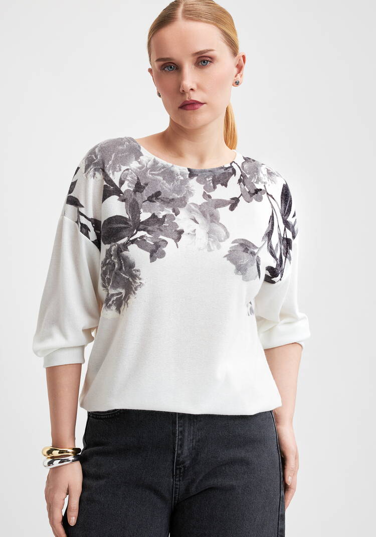 Джемпер Нежные цветы шир.  750, рис. 1