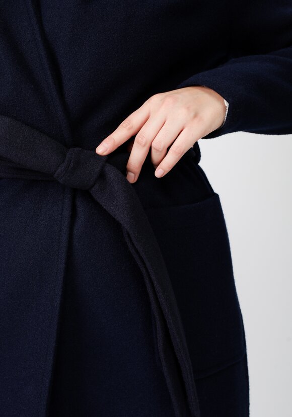 Пальто удлиненное с поясом шир.  580, рис. 23