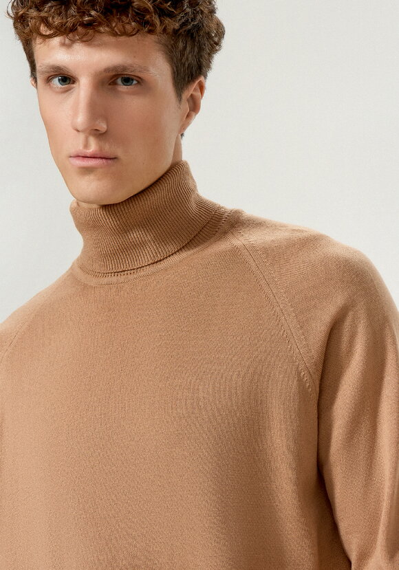 Джемпер вязаный с высокой горловиной шир.  580, рис. 35