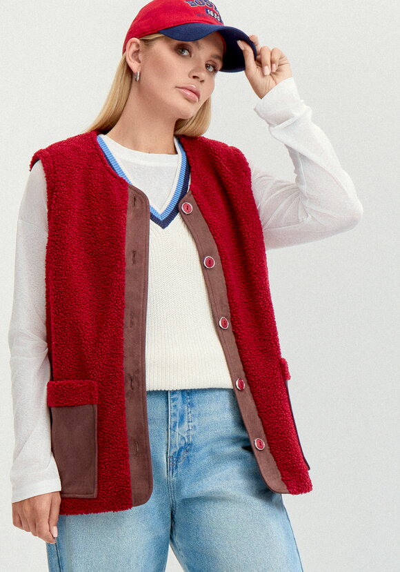 Жилет с отделкой из замши шир.  580, рис. 9