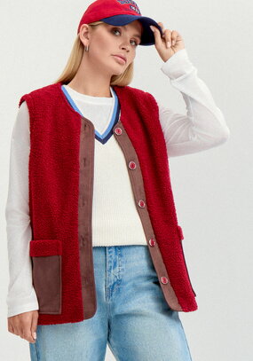 Жилет с отделкой из замши