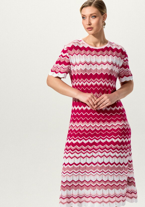 Платье с рисунком морской волны шир.  580, рис. 39