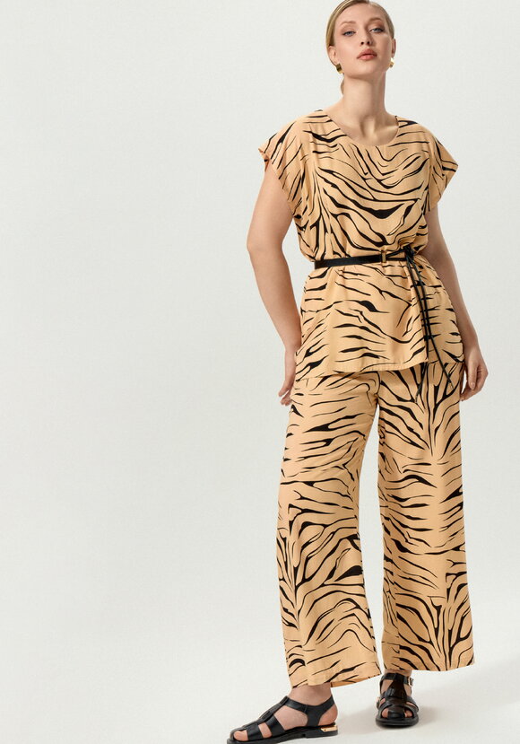 Блуза свободная с полосатым принтом шир.  580, рис. 10