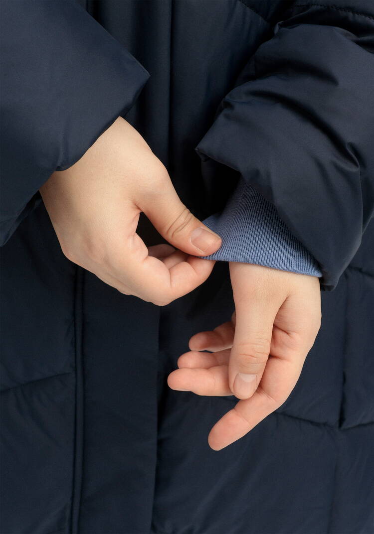 Пуховик с капюшоном и фактурной стежкой шир.  750, рис. 17