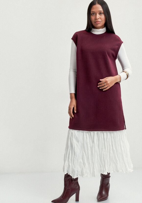 Жилет из трикотажа с фактурным рисунком шир.  580, рис. 7