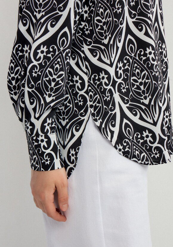 Рубашка на пуговицах с графическим принтом шир.  580, рис. 10