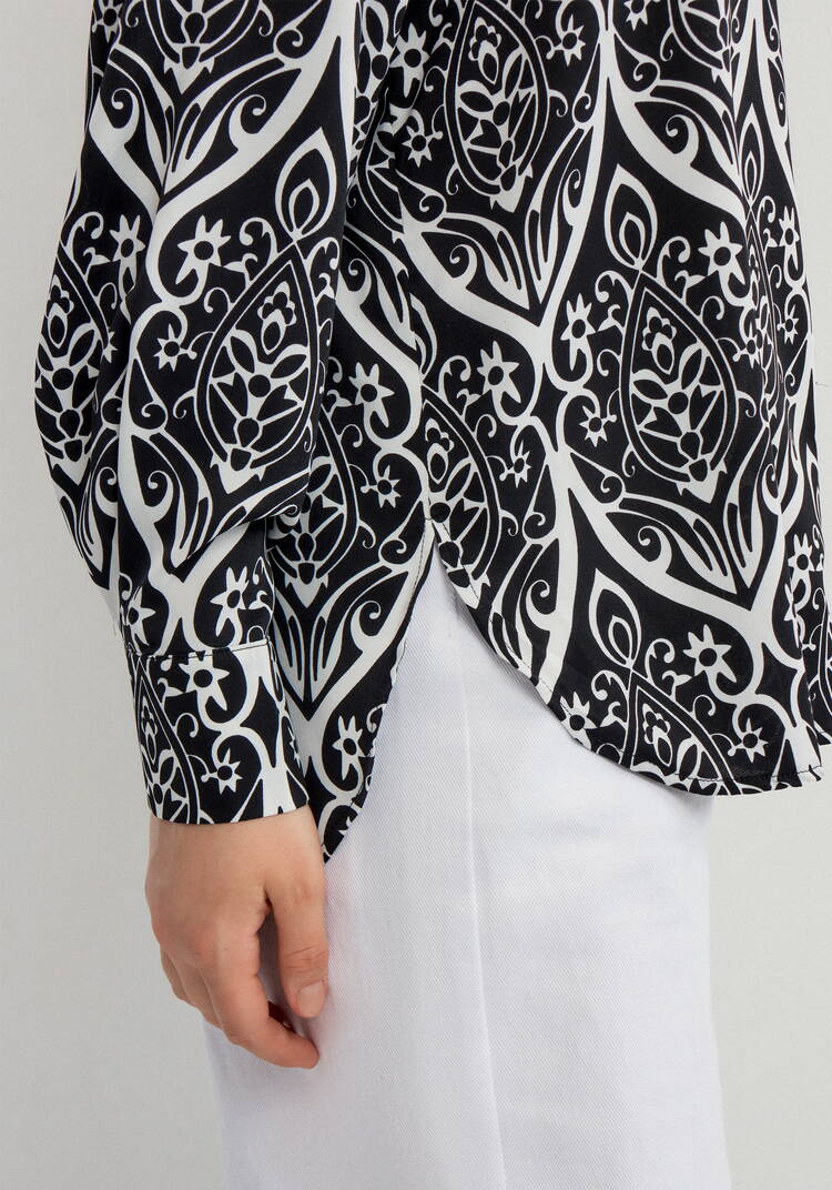 Рубашка на пуговицах с графическим принтом шир.  750, рис. 10