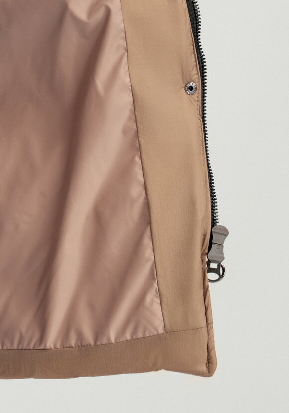 Пальто удлиненное с меховым капюшоном шир.  580, рис. 10